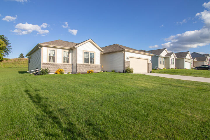 Property Photo:  1424 Tyranena Ter  WI 53551 