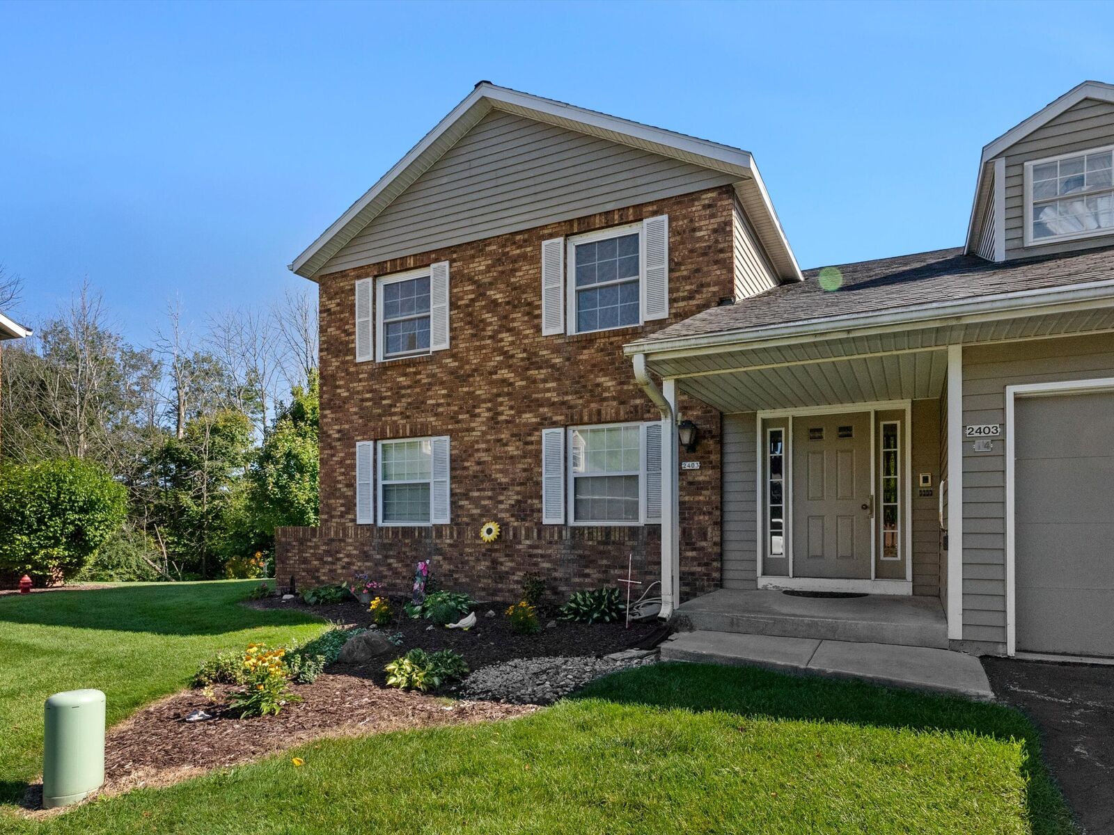 Property Photo:  2403 Cross Creek Dr B  WI 53081 