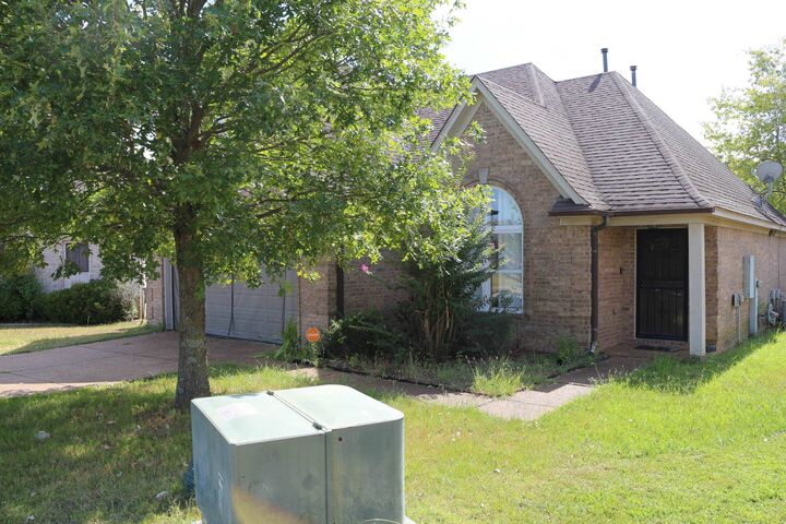 Property Photo:  849 Blue Pearl Cv  TN 38109 