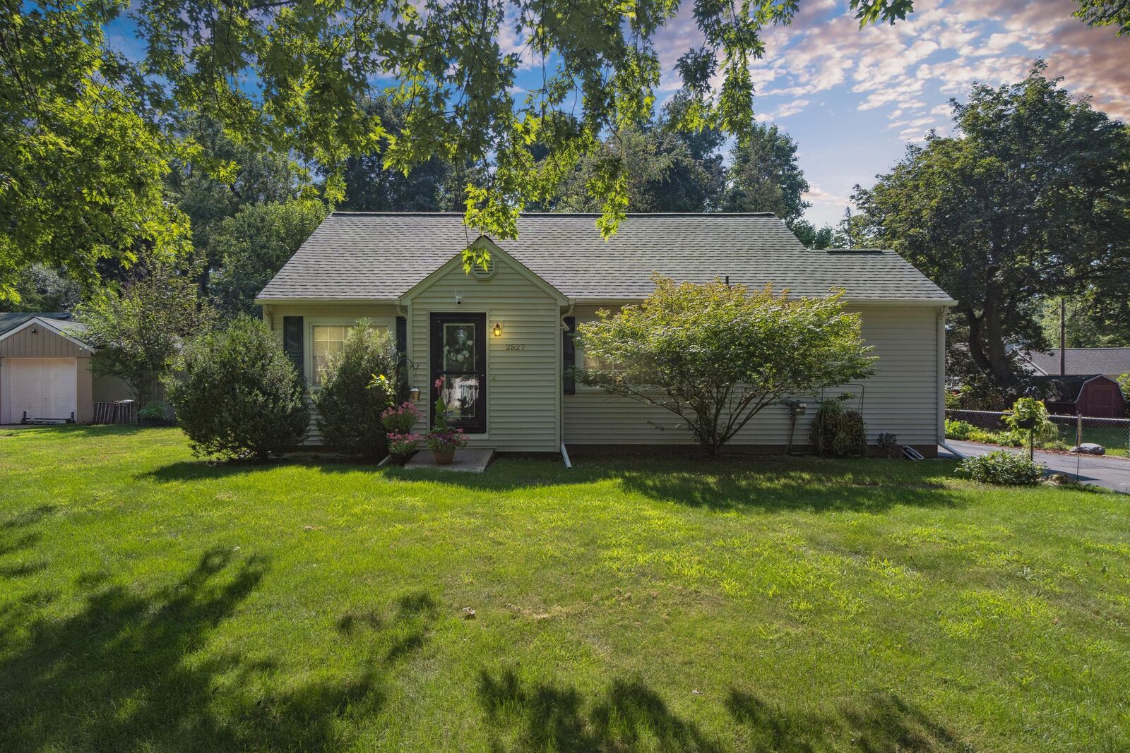 Property Photo:  2527 Ashton Road  MI 49203 