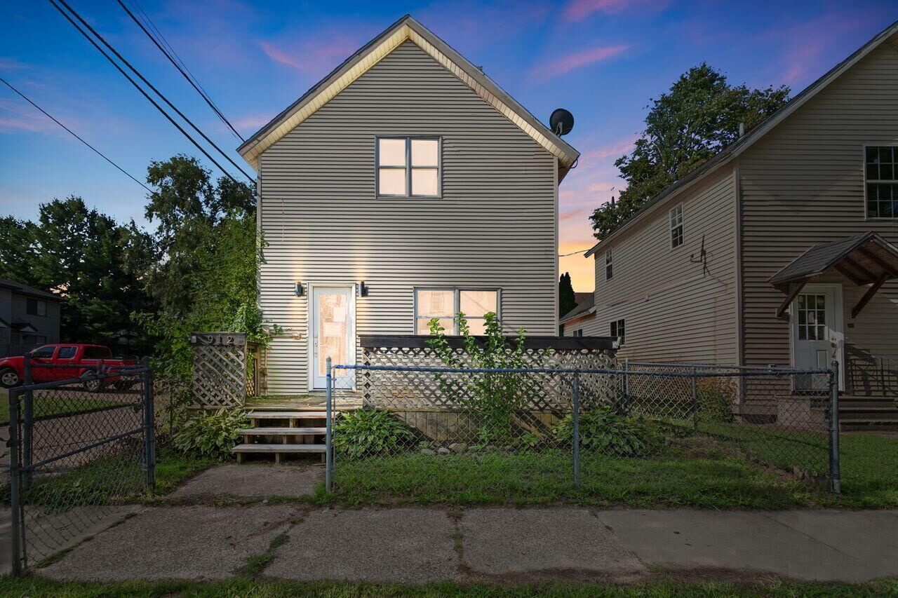 Property Photo: 912 Market Street MI 49085