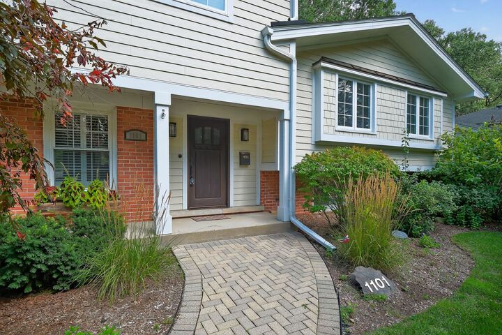 Property Photo:  1101 Juniper Terrace  IL 60025 