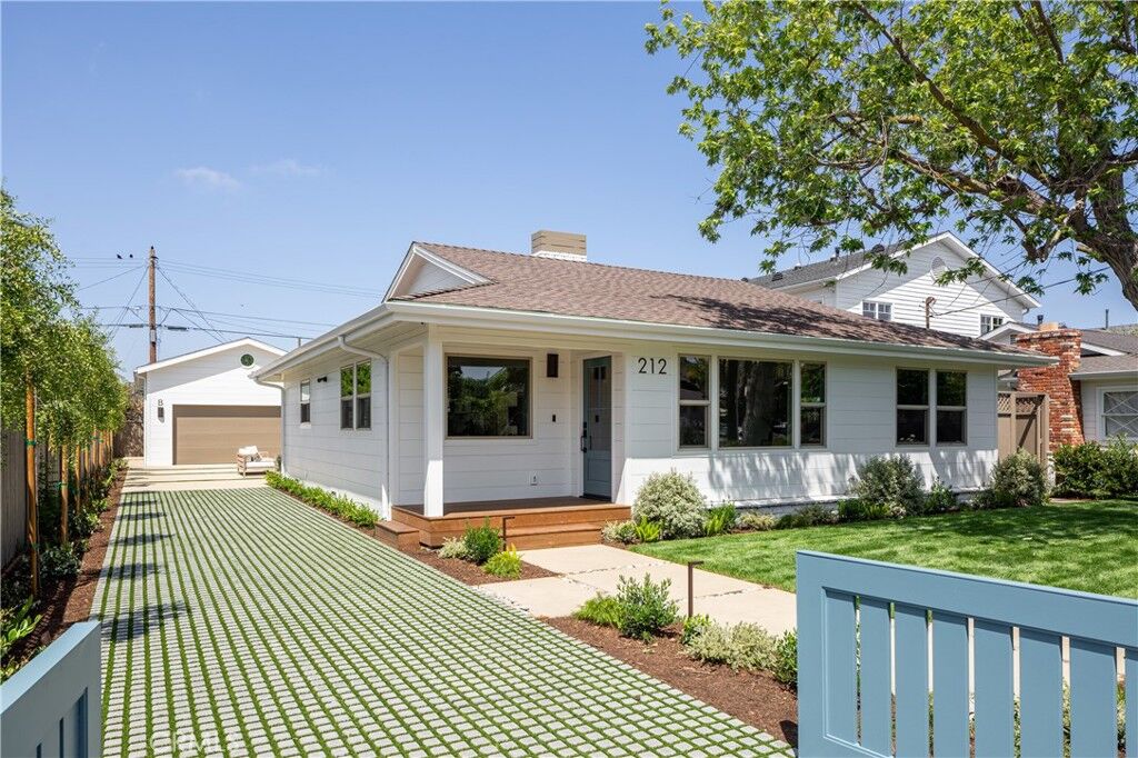 Property Photo:  212 E 19th Street  CA 92627 