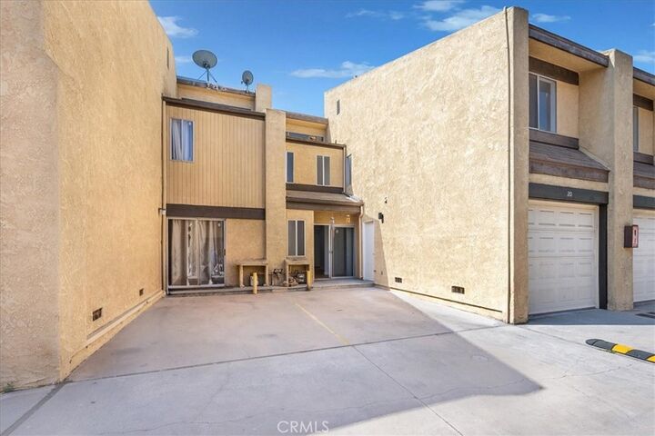 Property Photo: 14700 S Berendo Avenue 20 CA 90247