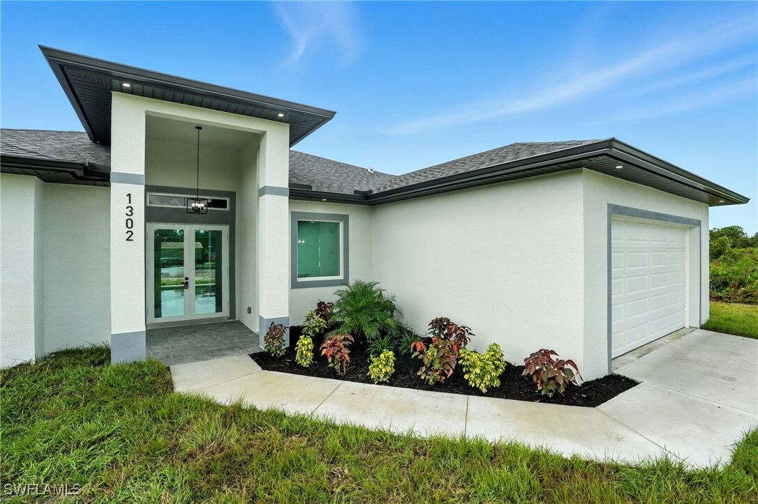 Property Photo: 1302 Plumosa Avenue FL 33972