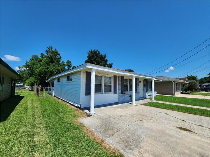 Property Photo: 110 Vista Drive LA 70037