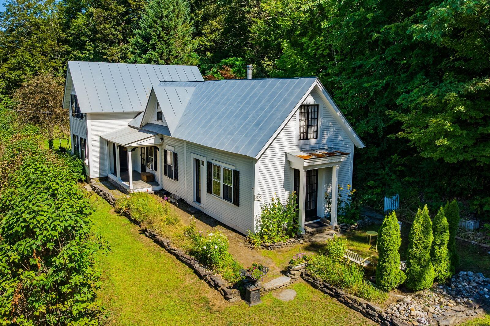 Property Photo: 2295 Quechee Main Street VT 05059
