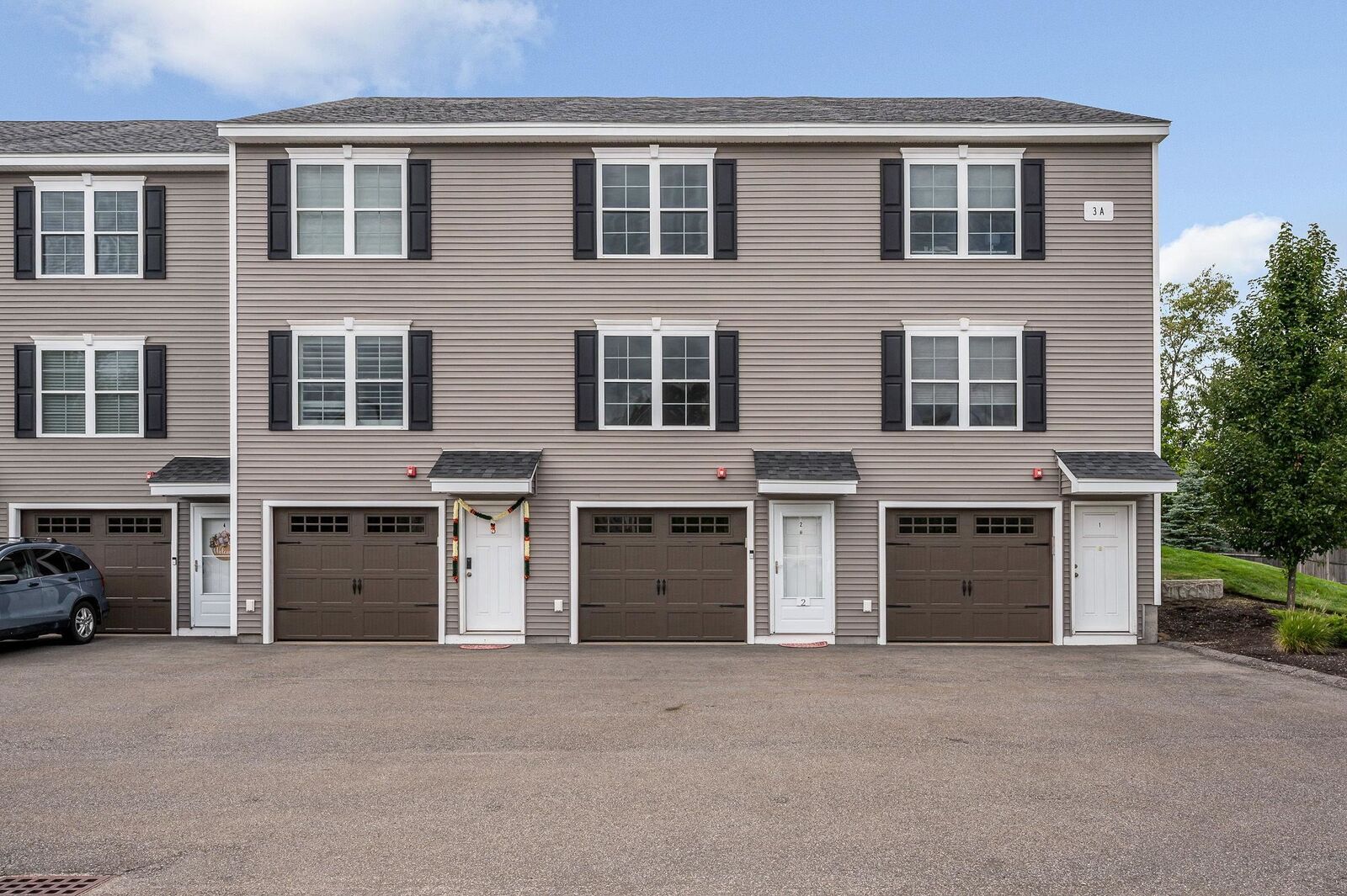 Property Photo:  3 Nutfield Court  NH 03038 