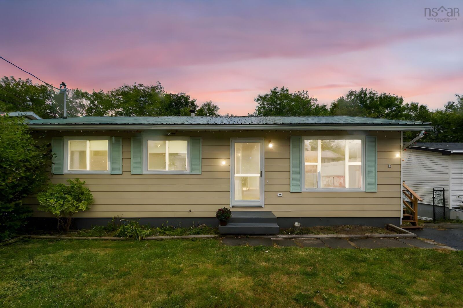 Property Photo: 5 Kirtland Court NS B2W 4P6