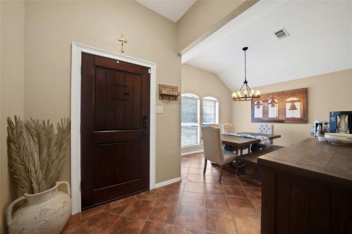 Property Photo: 5928 Woodoak Drive TX 75249