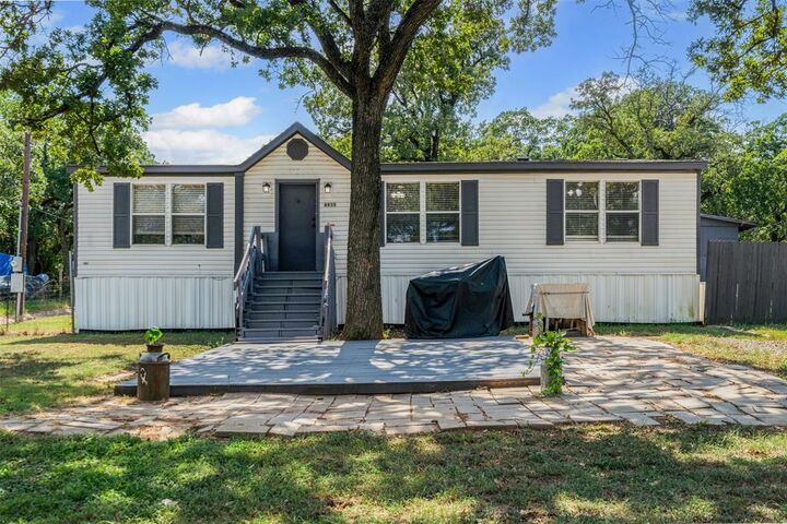 Property Photo: 6933 Shady Hills Lane TX 76028