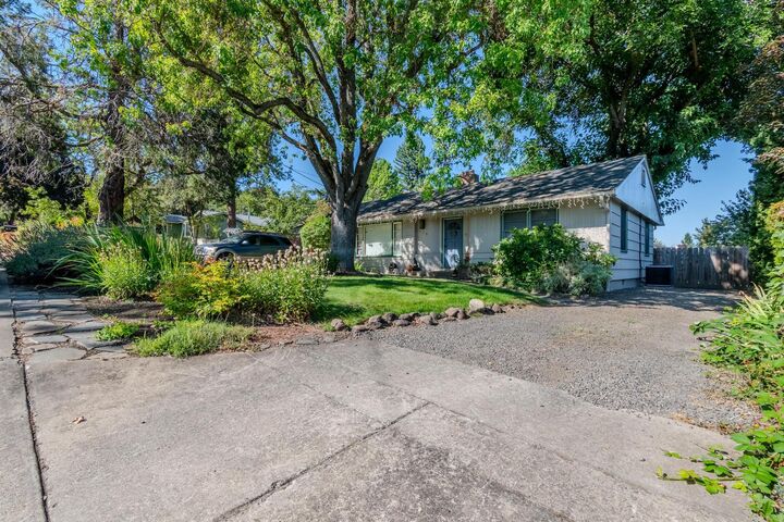 729 N Modoc Avenue  Medford OR 97504 photo