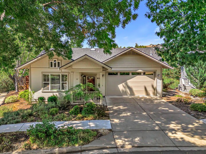 Property Photo: 815 Creek Stone Way OR 97520