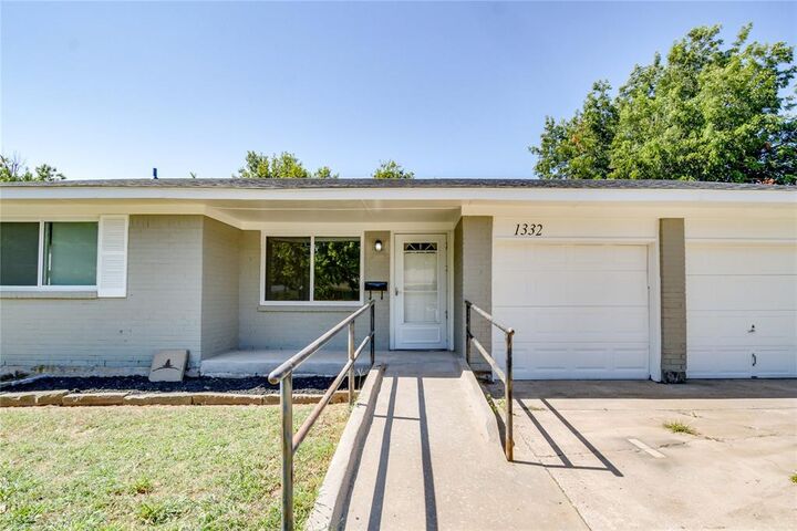 Property Photo: 1332 E Brooks Street OK 73071