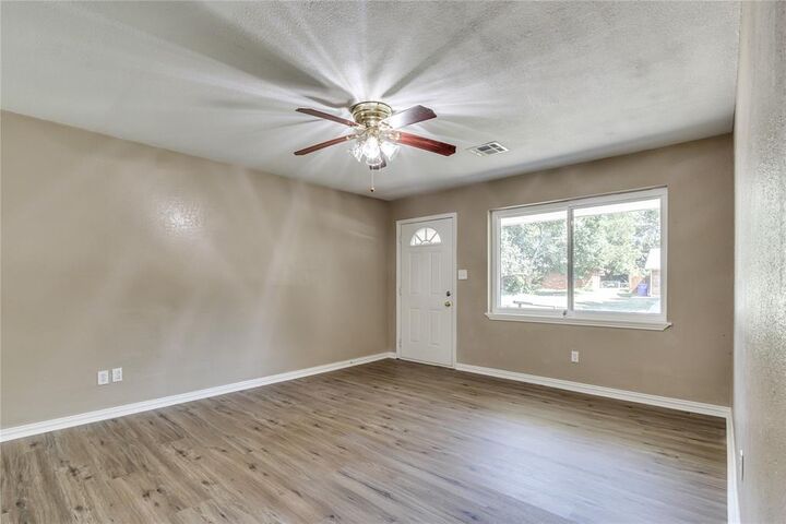 Property Photo:  1332 E Brooks Street  OK 73071 