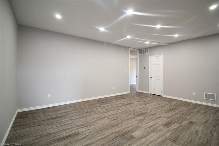 Property Photo:  21 King Street E 1B  ON N0A 1H0