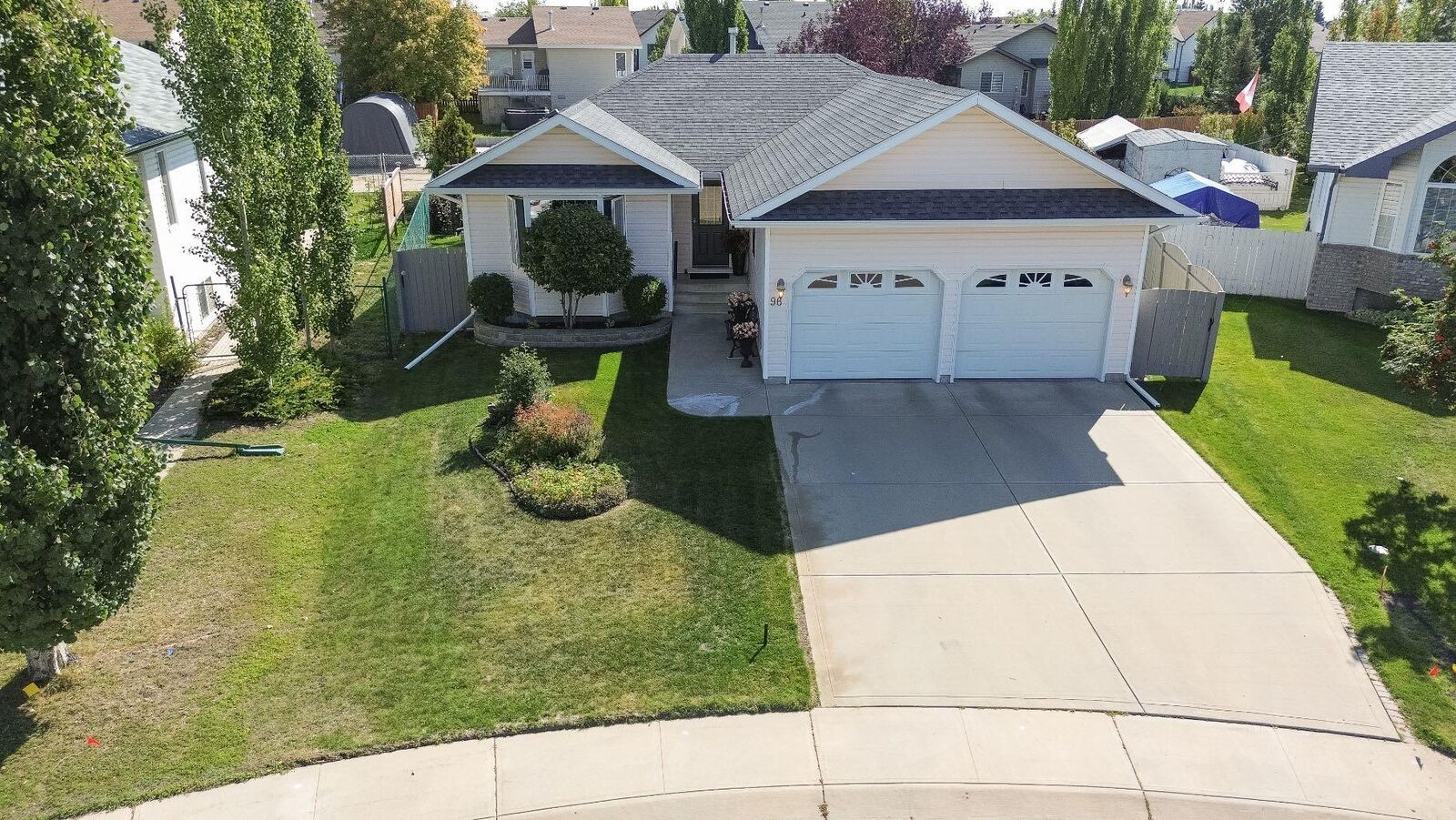 Property Photo: 96 Lamont Close AB T4R 2R6