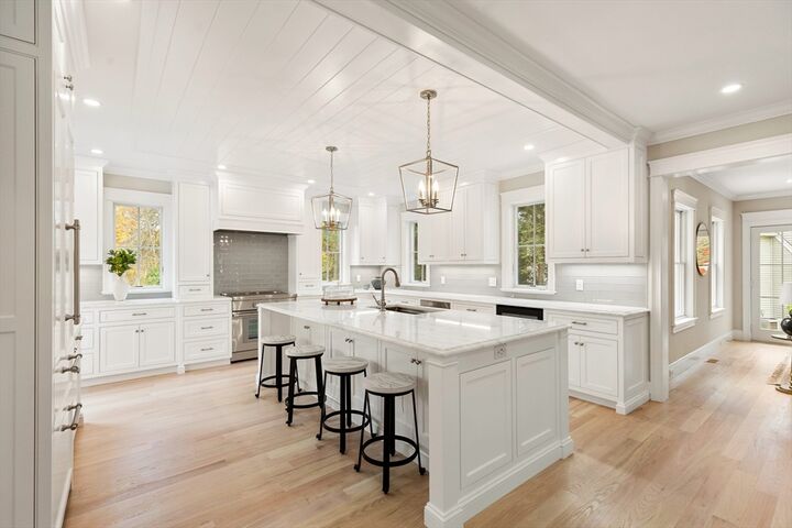 Property Photo:  6 Revolutionary Road  MA 02421 