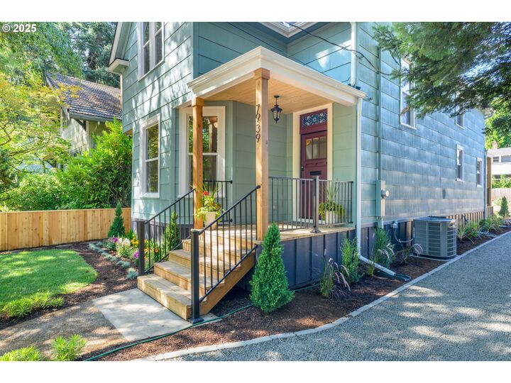 Property Photo: 7939 N Dana Ave OR 97203