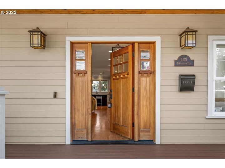 Property Photo: 4121 N Overlook Ter OR 97217