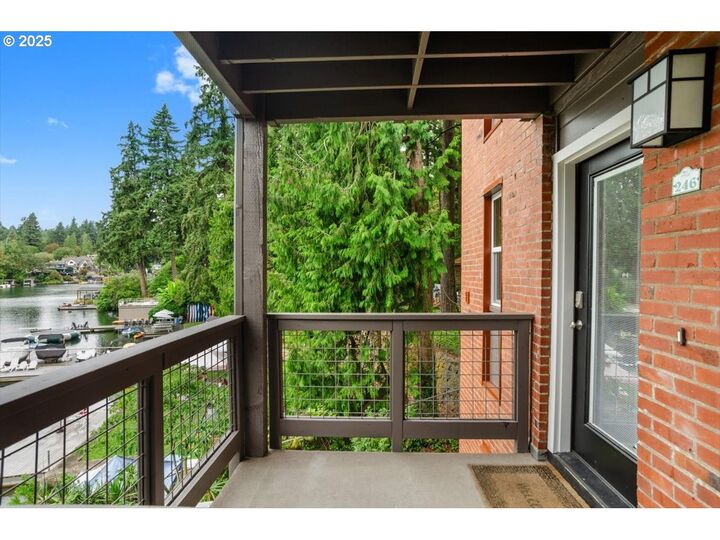 Property Photo: 246 Ridgeway Rd OR 97034