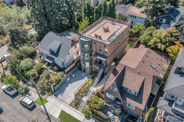 Property Photo: 4019 4th Avenue NE WA 98105