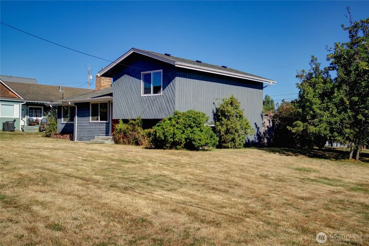 Property Photo:  1214  36th Street  WA 98221 