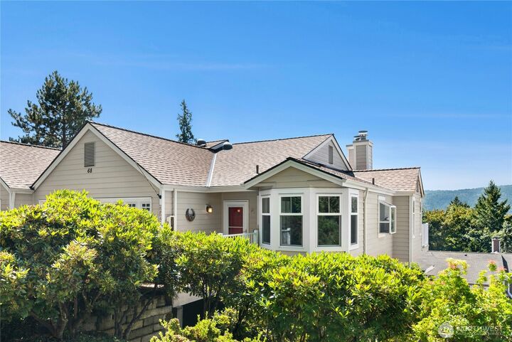 Property Photo: 22541 SE 42nd Court 2252 WA 98029