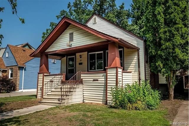 Property Photo: 517 E 3rd Street MI 48067