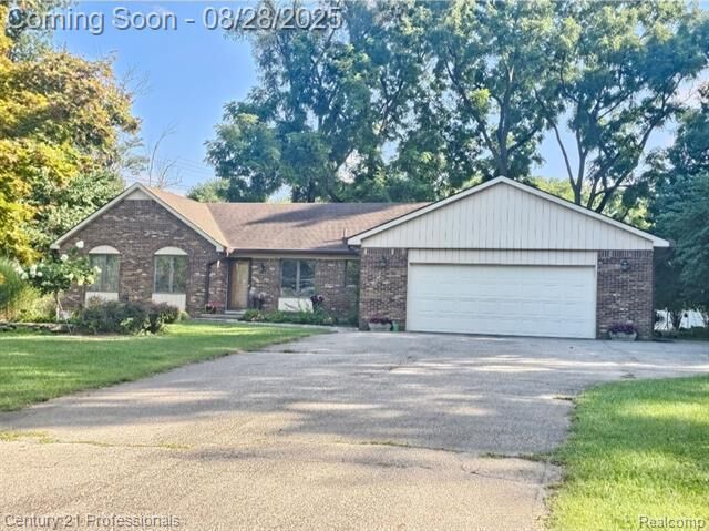 Property Photo: 32301 Myrna Street MI 48154