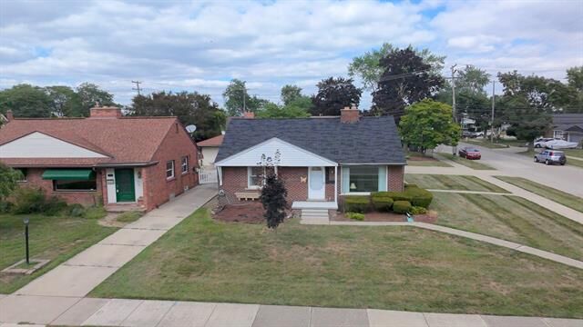 1400 Sherwood Court  Dearborn MI 48124 photo