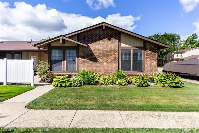 2877 Roundtree Drive  Troy MI 48083 photo