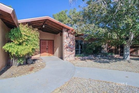 Property Photo: 525 N Las Posas St CA 93555