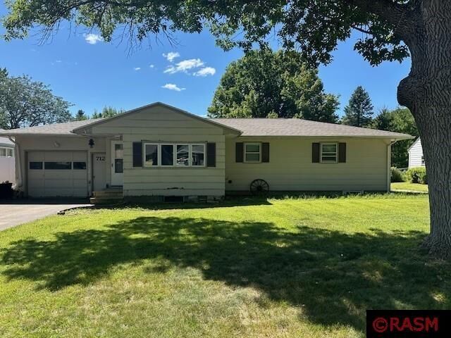 Property Photo:  712 Austin Drive  MN 56082 