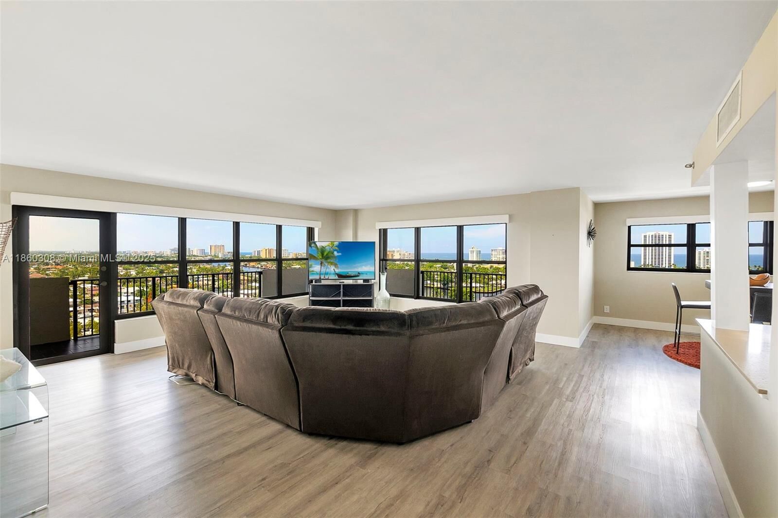 Property Photo: 3200 N Port Royale Dr N 1612 FL 33308