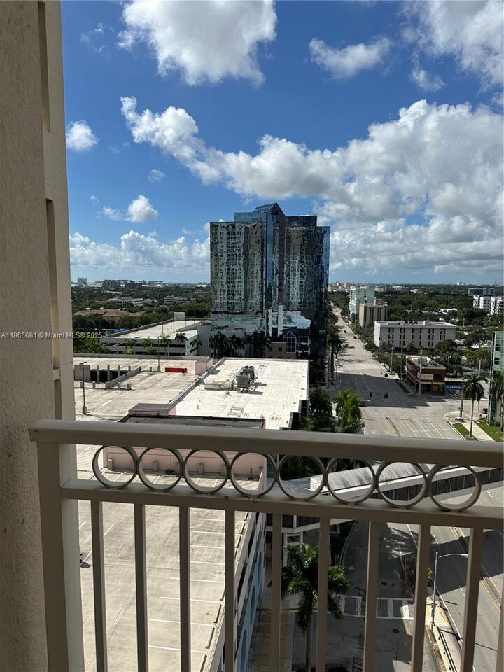 Property Photo: 511 SE 5th Ave 1214 FL 33301