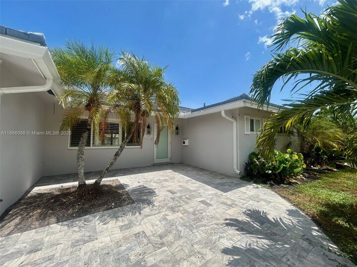 Property Photo:  1120 SE 6th Ter  FL 33060 