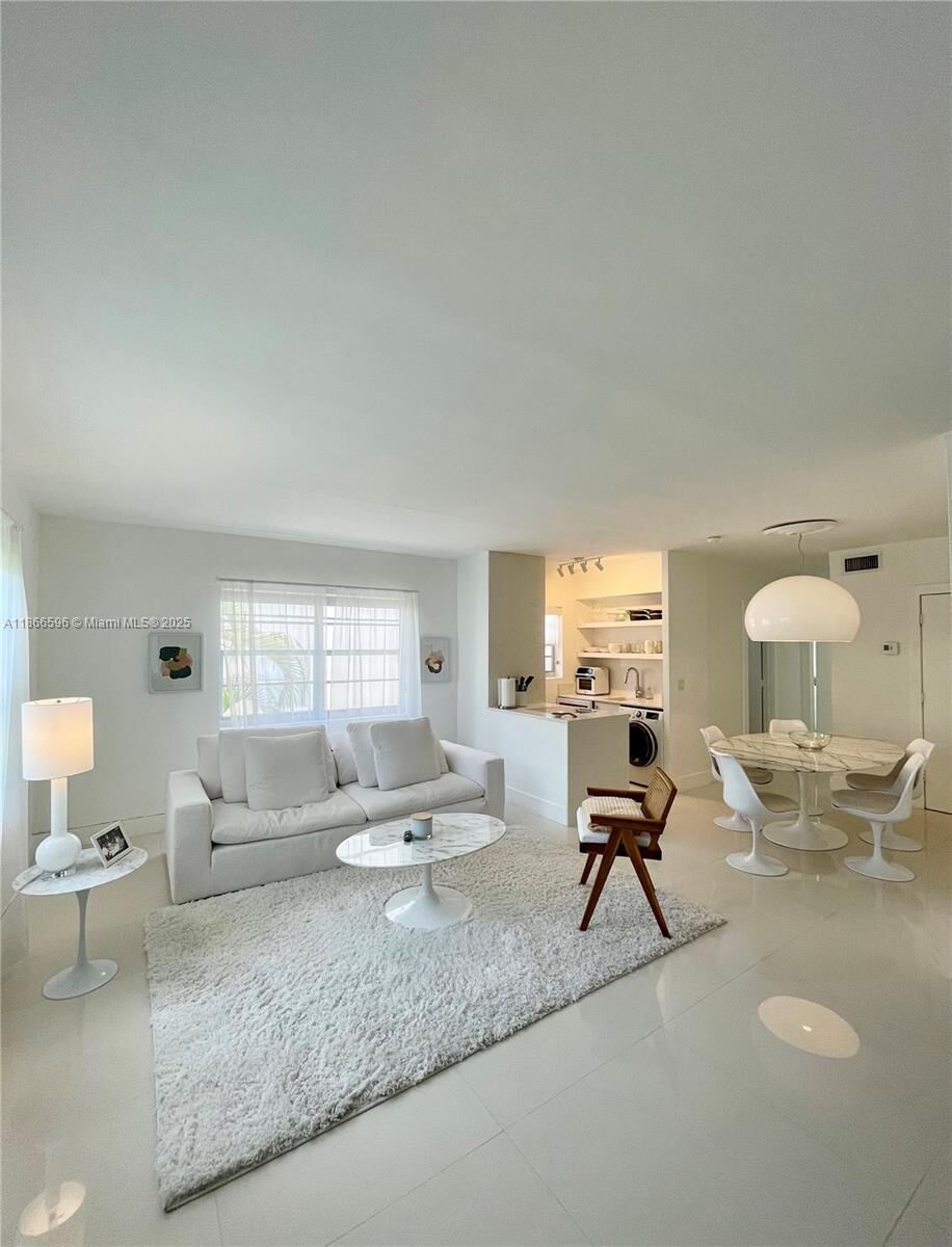 Property Photo: 1604 Drexel Ave 209 FL 33139