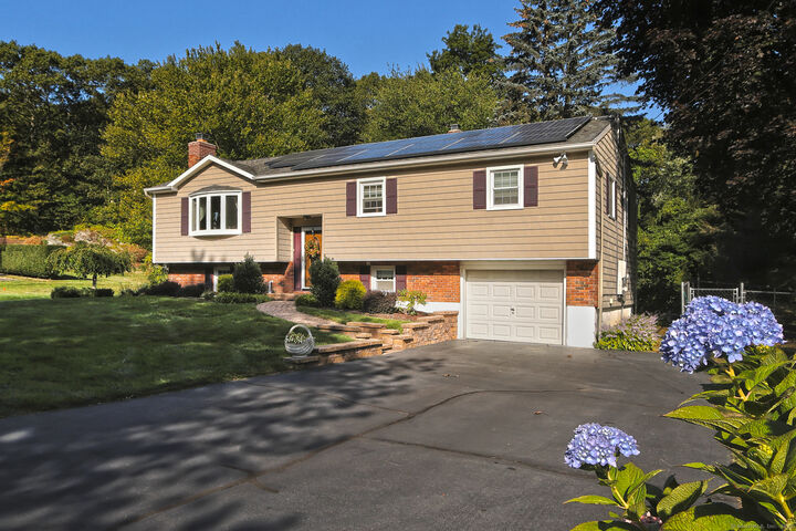 Property Photo:  30 Lakeview Drive  CT 06460 