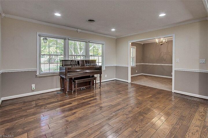 Property Photo: 1201 Lindale Drive NC 27205