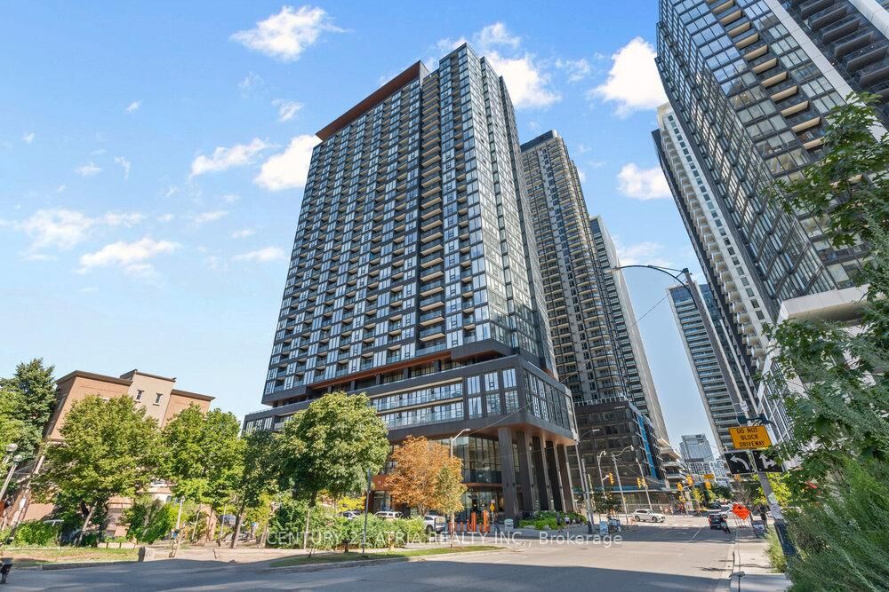 Photo de la propriété: 19 Western Battery Road 1208 ON M6K 0E3