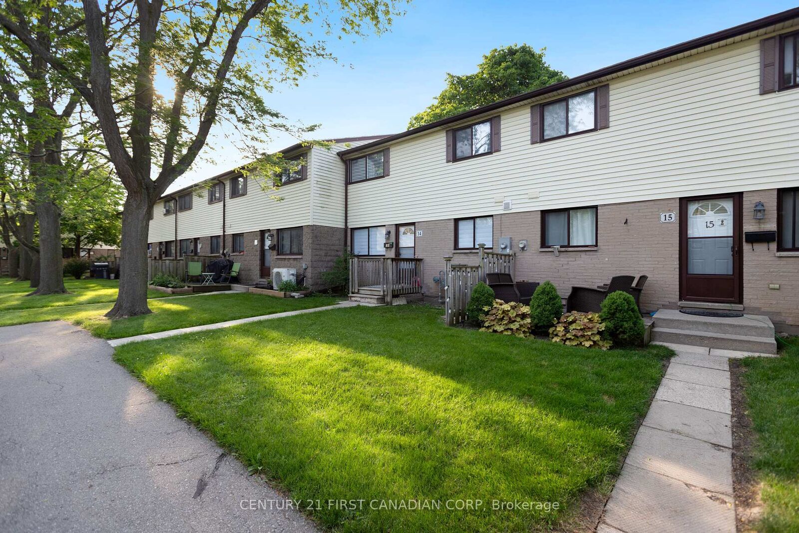 Property Photo:  825 Dundalk Drive N 14  ON N6C 3V6 
