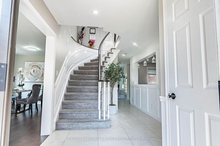 Photo de la propriété: 414 Cundles Road W ON L4N 7C2