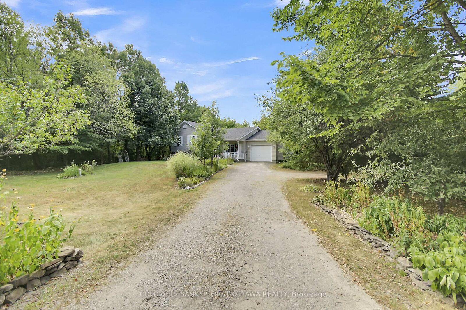 Photo de la propriété: 230 Pine Ridge Drive ON K7C 3P2