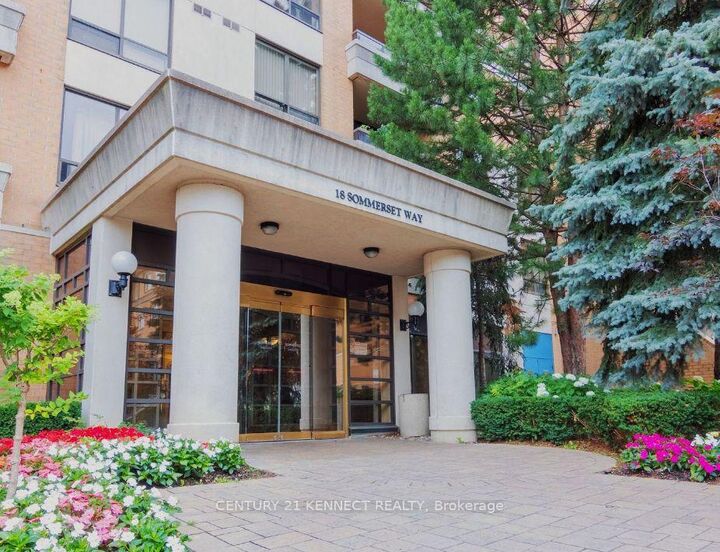 Property Photo: 18 Sommerset Way N 1209 ON M2N 6X5