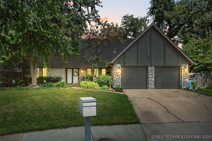 Property Photo:  2904 S 95th  OK 74129 