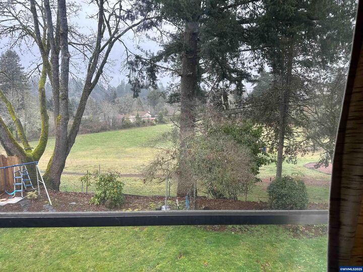 Property Photo: 368 Stoneway Dr NW OR 97304