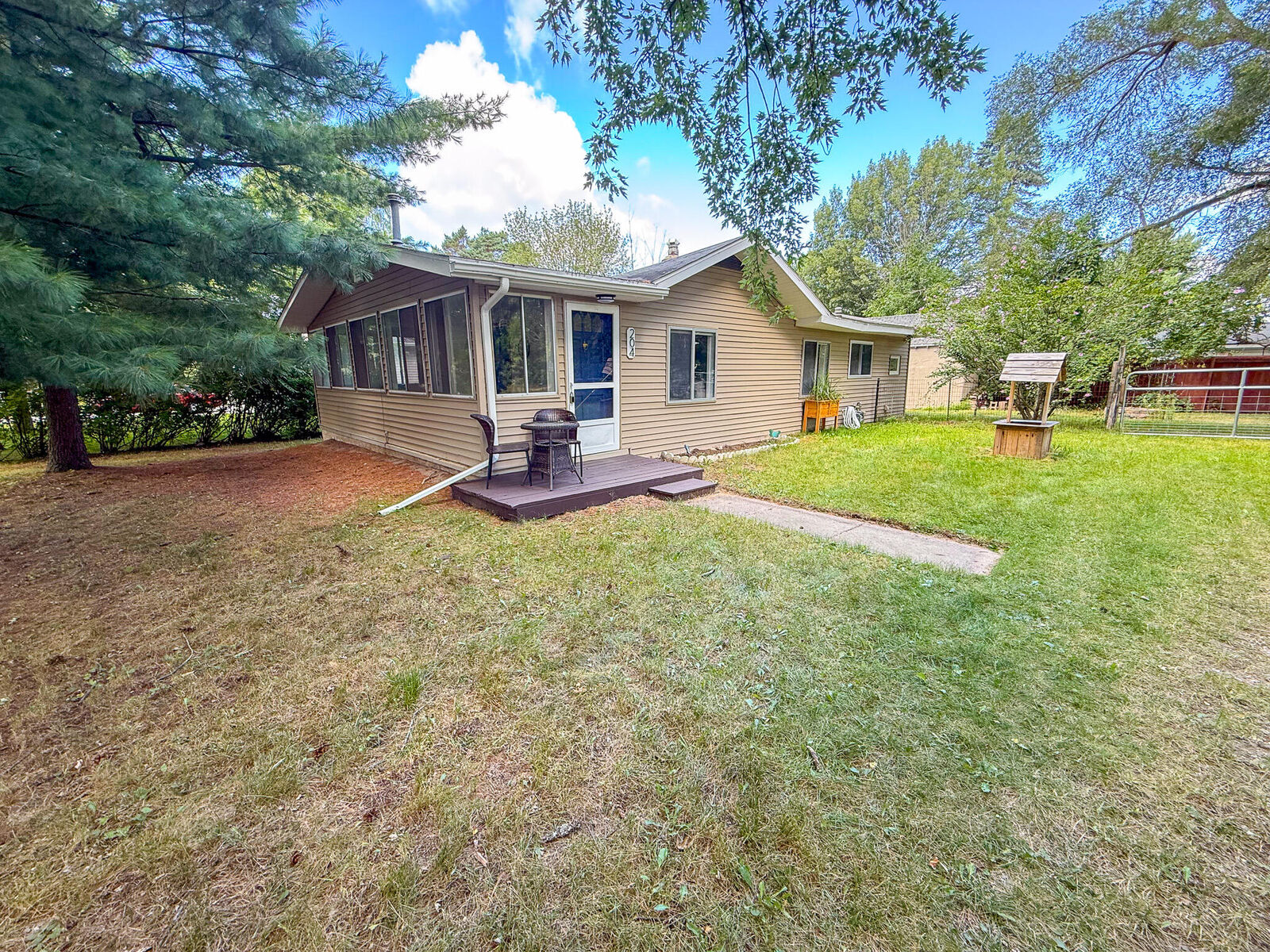 Property Photo:  204 Elm  MI 48629 