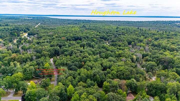 Property Photo:  204 Great Oak Drive  MI 48653 