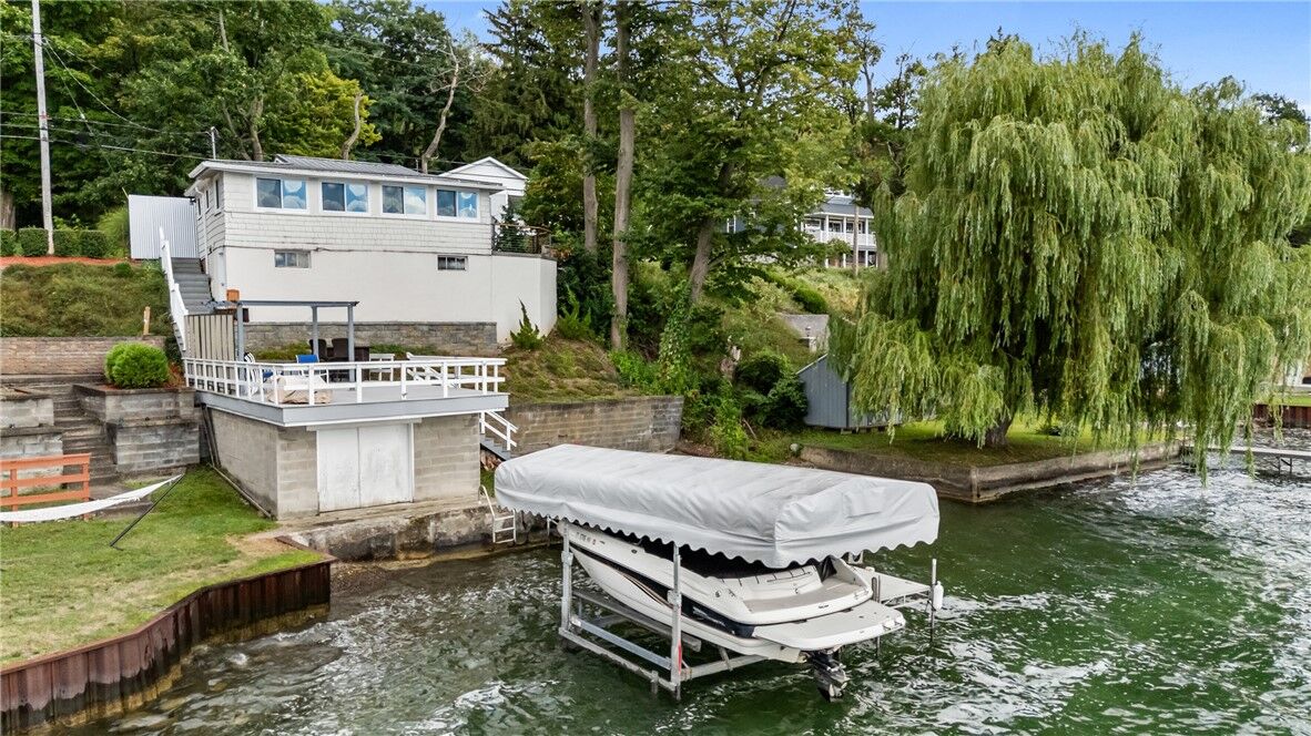 Property Photo: 538 E Lake Road NY 14527